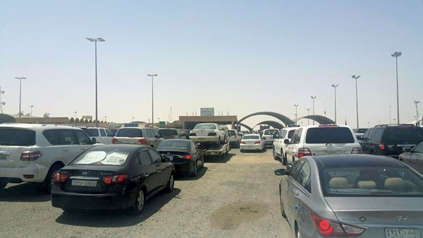 ازدحام شديد في منفذ النويصيب طوال ايام العيد