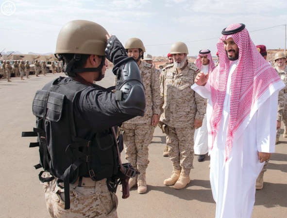 محمد بن سلمان يتفقد قوات المنطقة الجنوبية في العيد