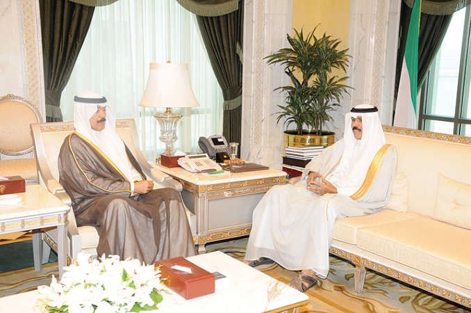 سمو ولي العهد الشيخ نواف الاحمد مستقبلا الشيخ محمد الخالد 
