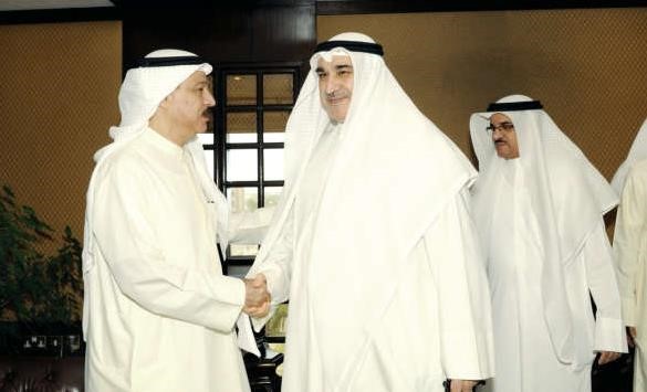 م حميد القطان مستقبلا المهنئين 