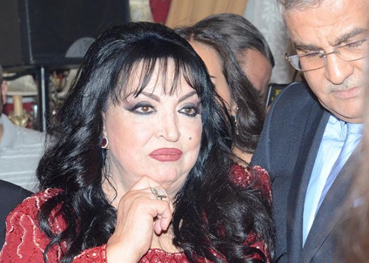 بالصور.. تعرف على سبب بكاء سميرة توفيق في حفل تكريمها
