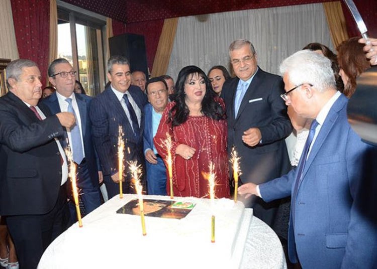 بالصور.. تعرف على سبب بكاء سميرة توفيق في حفل تكريمها