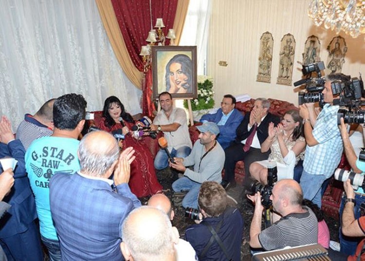 بالصور.. تعرف على سبب بكاء سميرة توفيق في حفل تكريمها