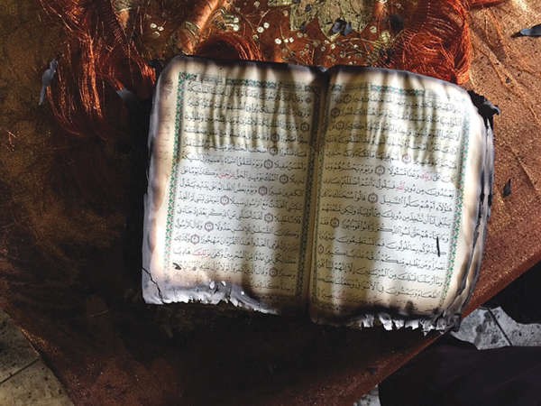 المصحف لم تحترق سوى اطرافه فقط﻿