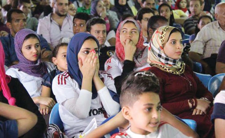 مشجعات الزمالك يتحسرن على الهزيمة