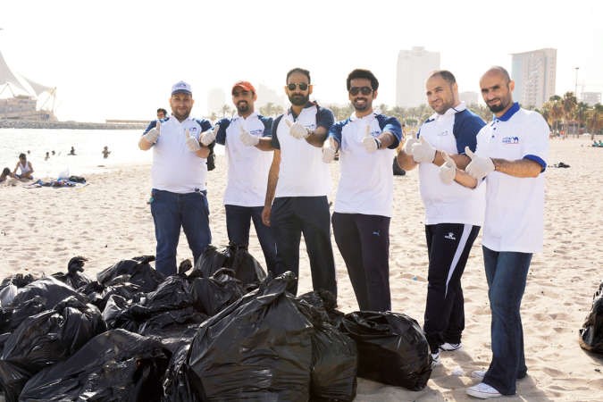 «الوطني» يطلق حملة تنظيف شواطئ الكويت