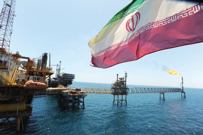 ايران تتطلع الى بناء قطاعات نفط وغاز وسيارات بعد رفع العقوبات المفروضة عليها