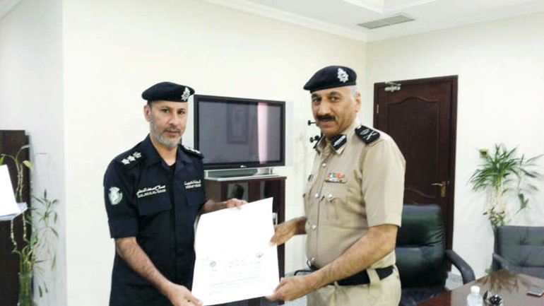 العقيد صلاح الدعاس مكرما من اللواء فهد الشويع
