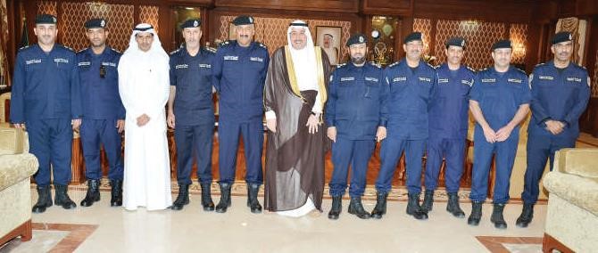 الشيخ فيصل الحمود مستقبلا اللواء فهد الشويع والعميد عبدالله العجمي وعددا من القيادات الامنية بمحافظة الفروانية