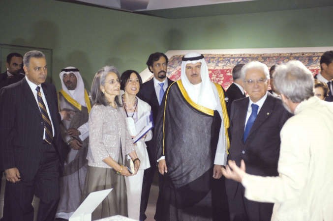 الرئيس الايطالي سيرجيو ماتاريلا والشيخ سلمان الحمود والسفير الشيخ علي الخالد والشيخة حصة الصباح ومعلي اليوحة في جولة بالمعرض