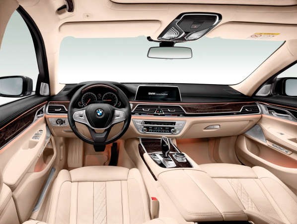 BMW الفئة السابعة الجديدة كلياً ثورة في عالم الفخامة المعاصرة