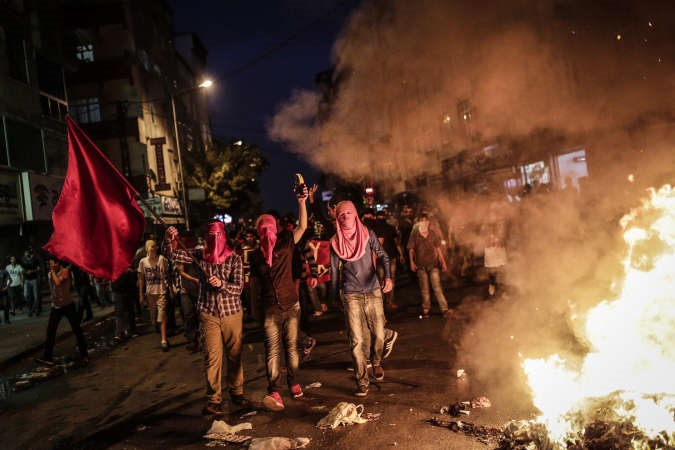 متظاهرون يساريون يحتجون على تحرك السلطات التركية ضد النشطاء الاكراد في اسطنبول افپ