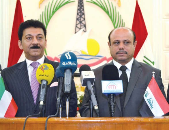 القنصل العام في البصرة يوسف الصباغ ورئيس مجلس محافظة البصرة صباح البزوني اثناء المؤتمر الصحافي 
