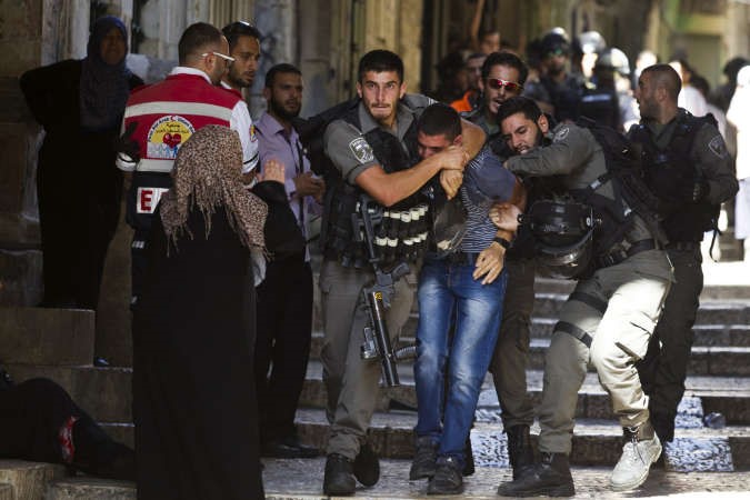 شرطة الاحتلال تعتقل فلسطينيين خلال احتجاجات على اقتحام متطرفين يهود للاقصى المباركرويترز﻿