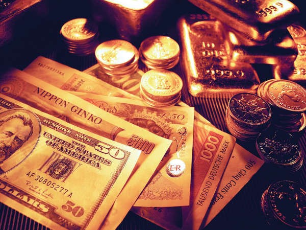 تكنهات رفع الفائدة الاميريكية تهوي باسعار الذهب لادنى مستوى في 5 سنوات﻿