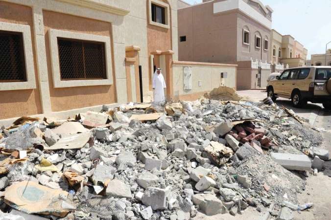 سكان المنطقة بداوا بالهدم لاستكمال نواقص الاسكان على حسابهم﻿