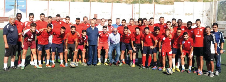 اللاعبون والجهازان الفني والاداري مع المدرب تيتو فاليريا﻿