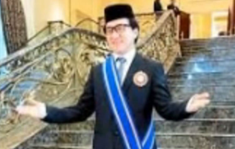 بالفيديو.. هل أعلن النجم جاكي شان إسلامه؟