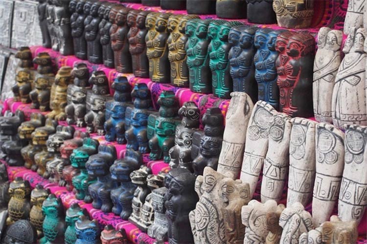سوق الساحرات في لاباز، بوليفيا، المعروف ايضا باسم ميركادو دي Hechiceria او ميركادو دي لاس Brujas