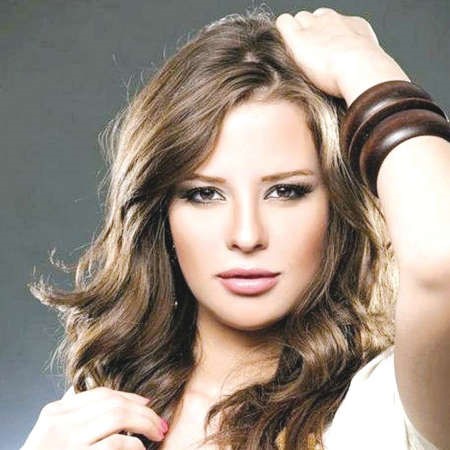 إيمان العاصي تكشف قصة حبها مع عياش