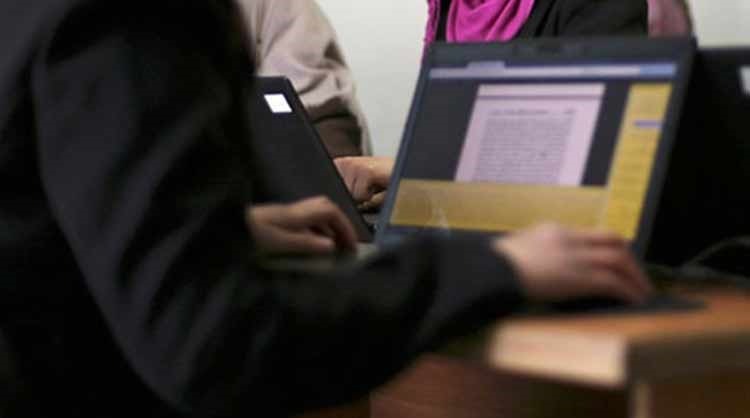 ثلاث فتيات يوقعن عناصر داعش في فخ الاحتيال ويسرقن نقودهم
