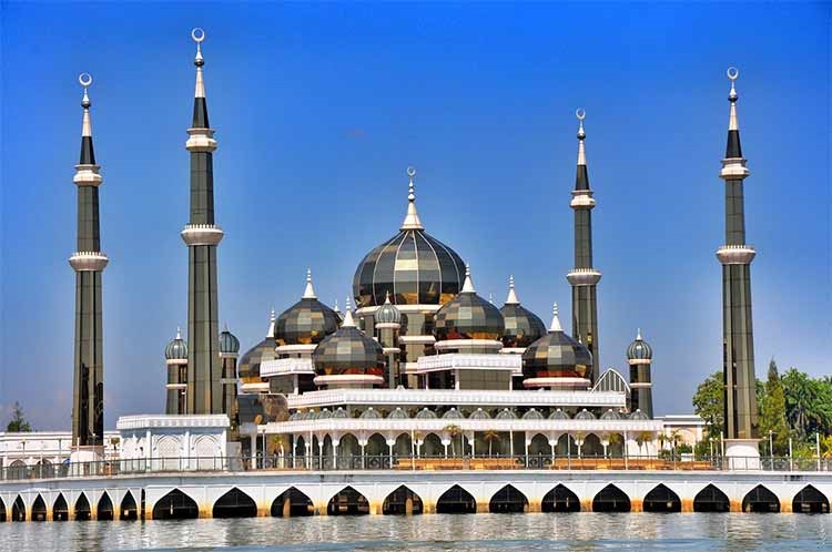 بالفيديو والصور.. أجمل مساجد العالم «مسجد الكريستال بماليزيا»