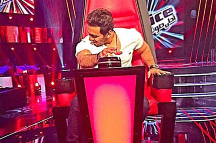 تامر حسني ينشر أول صورة له في كواليس The Voice Kids