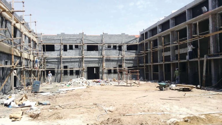 جانب من العمل في مدرسة عبدالعزيز قاسم حمادة 