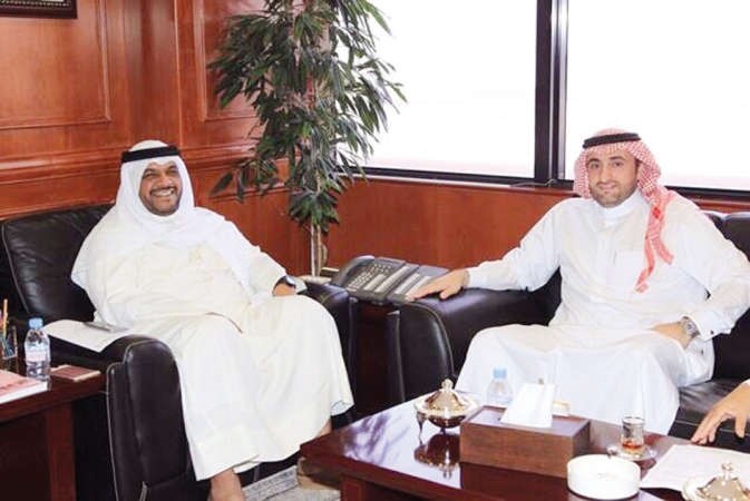 الشيخ احمد المنصور في حديث باسم مع الشيخ مالك الحمود﻿
