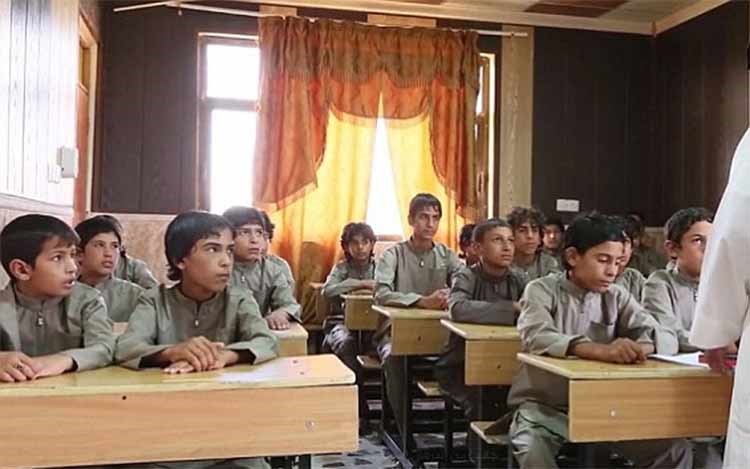 بوهار وطفلها حامو داخل معسكرات تجنيد الاطفال