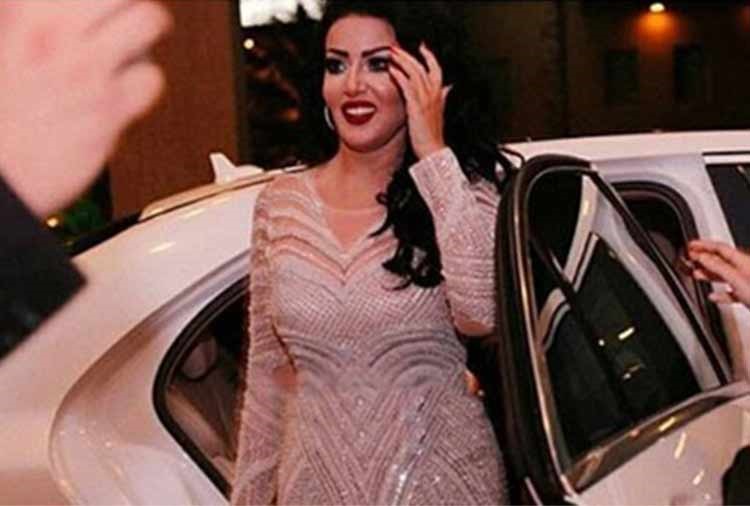 بالصور.. سمية الخشاب بإطلالة جديدة تغير ملامحها وبفستان ينحت قوامها