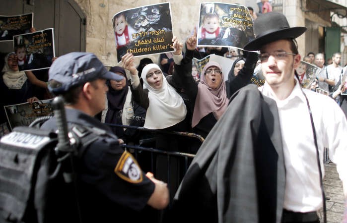قوات الاحتلال الاسرائيلي تمنع محتجين فلسطينيين من الوصول الى المسجد الاقصى	افپ﻿