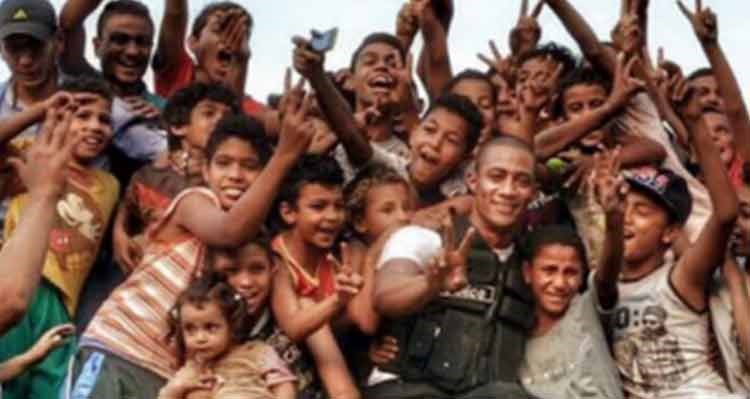 صورة: على طريقة أنجلينا جولى.. شاهد محمد رمضان مع الأطفال