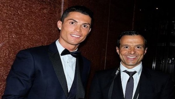 ما هي الهدية الخيالية التي قدمها رونالدو لوكيل أعماله