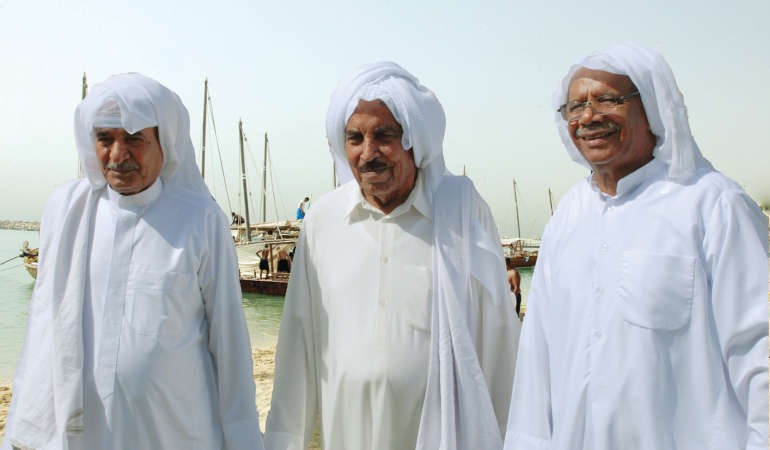 النوخذة خليفة الراشد يتوسط النوخذة حامد السيار والنوخذة عبدالرحمن المناعي من البحرين﻿