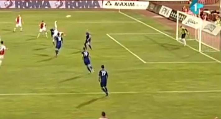 بالفيديو.. لاعب في الدوري الصربي يبهر الجميع بهدف لا يصد ولا يرد !