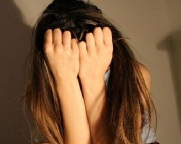 طالب خليجي استدرج فتاة عبر "سناب شات"..فقفزت له من النافذة