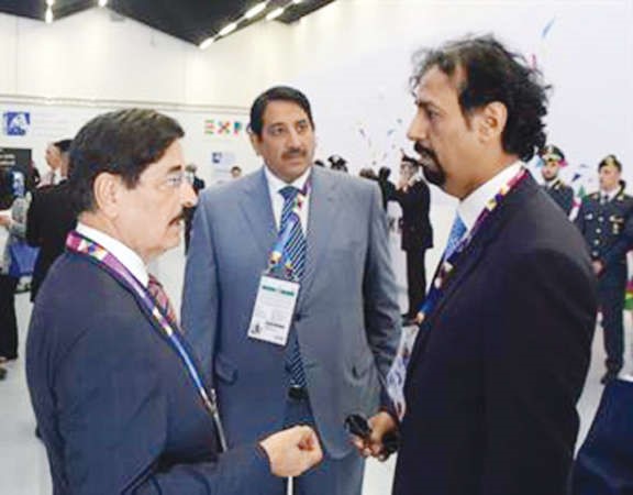 الشيخ علي الخالد مع وزير الثقافة القطري دحمد الكواري