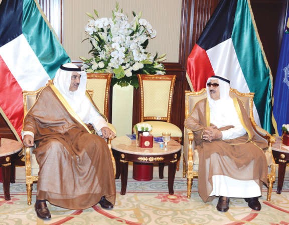 صاحب السمو الامير الشيخ صباح الاحمد مستقبلا الشيخ صباح الخالد 