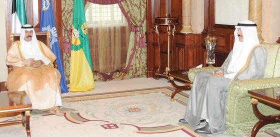 سمو ولي العهد الشيخ نواف الاحمد مستقبلا الشيخ محمد الخالد 