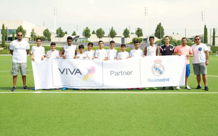 لاعبو اكاديمية VIVA Real Madrid خلال التدريب في المعسكر