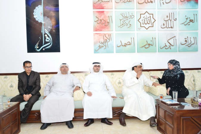 المحامي محسن القلاف متحدثا الى الزميلة حنان عبدالمعبود خلال اللقاء 	شاوانافس قاسم﻿