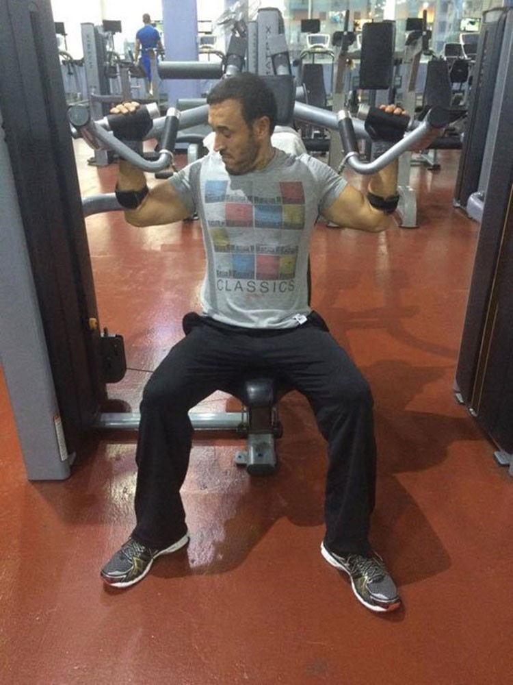 بالصور.. كاظم الساهر يفاجئ جمهوره على "فيس بوك" بصوره في "الجيم"