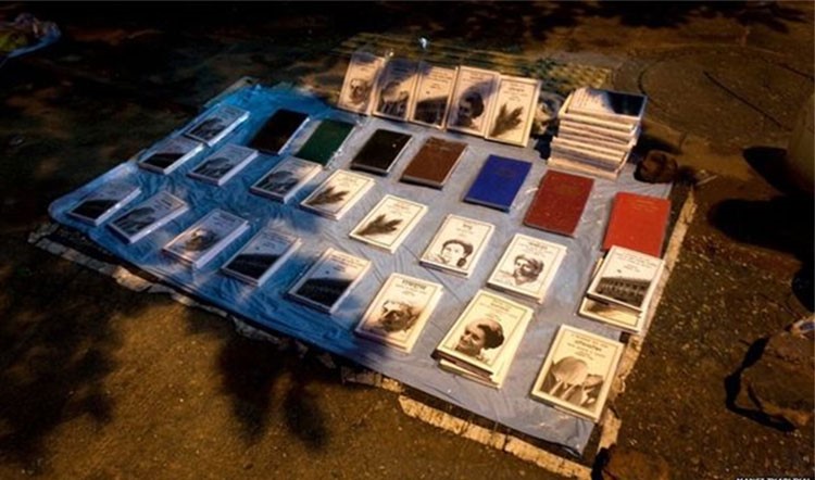 بالصور.. بائع شاي هندي يؤلف كتبا تحقق أكثر المبيعات على أمازون
