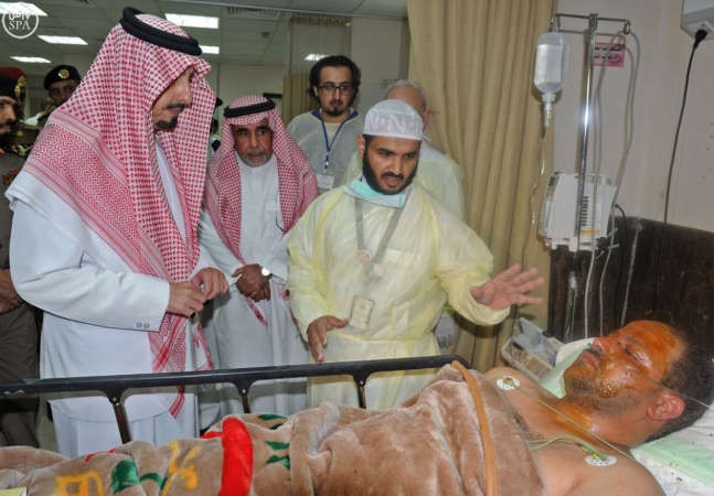 الامير فيصل بن خالد بن عبدالعزيز امير منطقة عسير يزور المصابين في الهجوم الارهابي في ابها امس واس