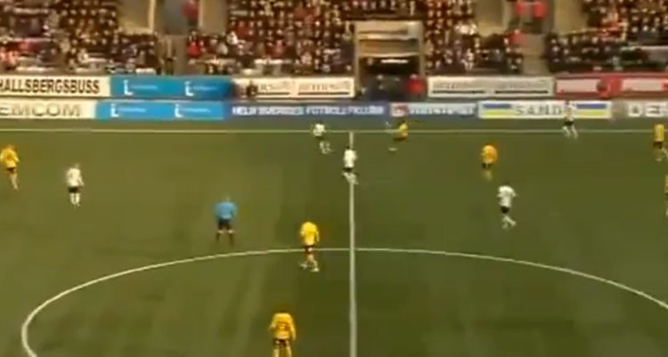 بالفيديو.. على طريقة مارادونا وميسي .. لاعب يحرز هدفا بعد اجتياز نصف الملعب