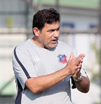 المدرب محمد ابراهيم عاد من لندن وتابع الابيض 