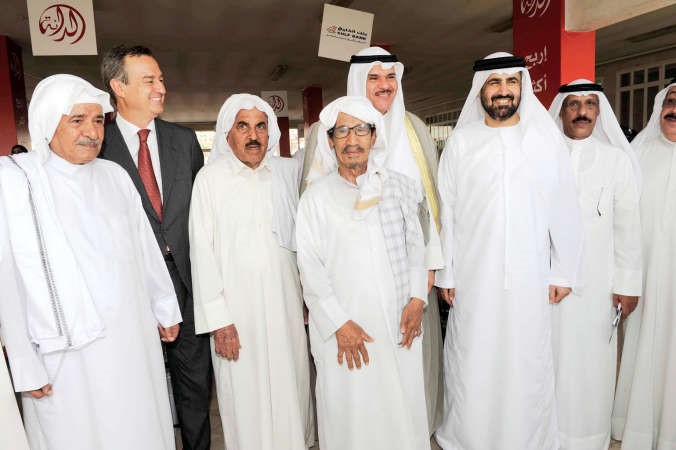 الشيخ سلمان الحمود واللواء فهد الفهد والنوخذة خليفة الراشد والسفير الاماراتي مع بعض الحضور ﻿