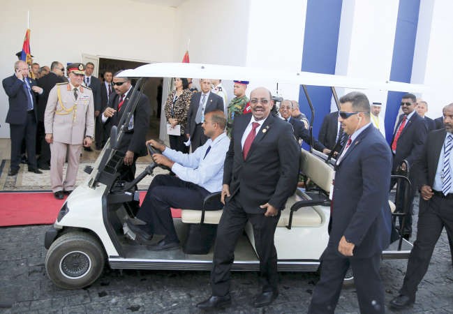 الرئيس السوداني عمر البشير خلال مشاركته في الاحتفال رويترز