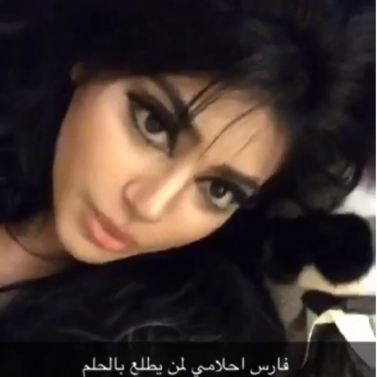 بالفيديو.. شيلاء سبت تنام بمكياجها بسبب فارس الأحلام